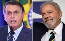 Bolsonaro caminó entre sus partidarios y dijo muy poco mientras Lula dio otro discurso