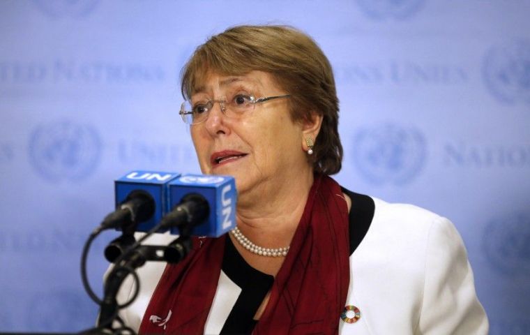Bachelet cree que hay esperanza con la nueva Constitución de Chile