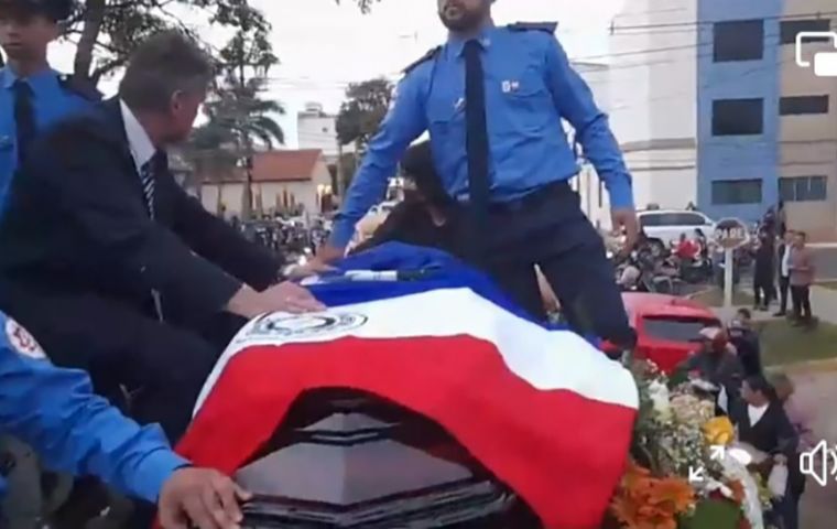La víctima fue enterrada en Brasil