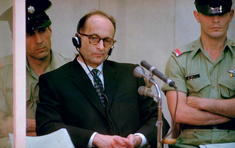 Los audios demuestran que Eichmann mintió durante su juicio cuando dijo que no sabía nada de la matanza de judíos