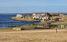 Vista de Goose Green donde estuvieron retenidos por semanas civiles de las Falklands incluyendo un bebé de cuatro meses