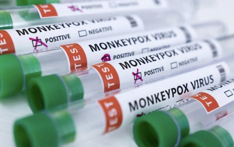 La UKHSA anunció que había detectado 71 nuevos casos de viruela del mono entre los seres humanos en Inglaterra