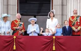 La reina Isabel se comprometió a seguir sirviendo a su país lo mejor posible, con la ayuda de su familia