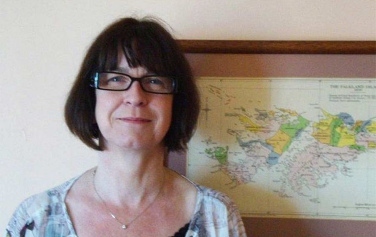 Cheryl Roberts, Directora Gerente de Beauchene anunció un aporte con auspicio, de £50,000, para el equipode Falklands en los Juegos de Guernsey ,