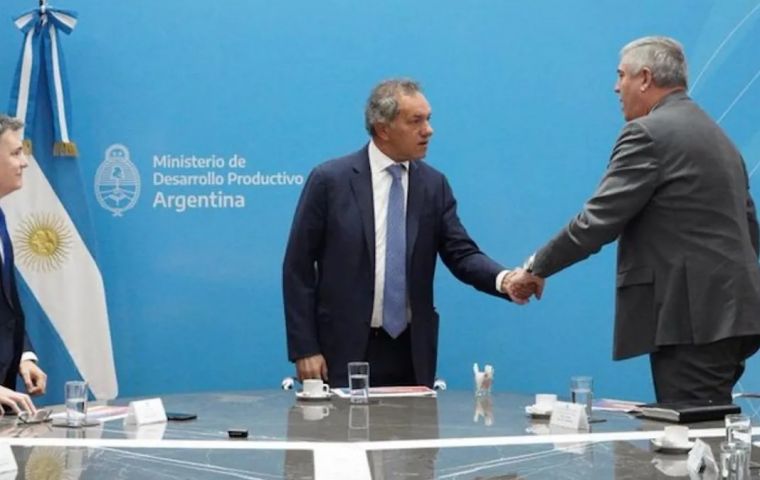Renault quiere que Argentina sea un proveedor de carbonato de litio para los desarrollos de movilidad sostenible de la compañía, dijo de los Mozos a Scioli