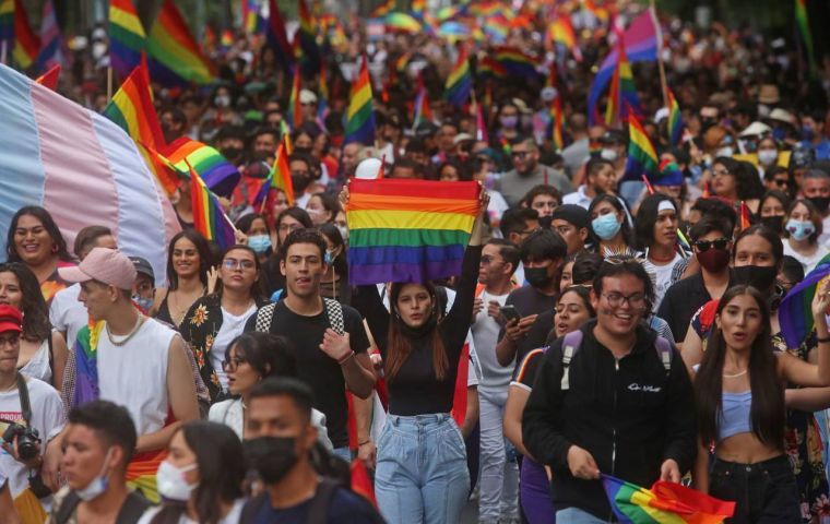 México resultó estar entre los diez primeros países del mundo con población no heterosexual.