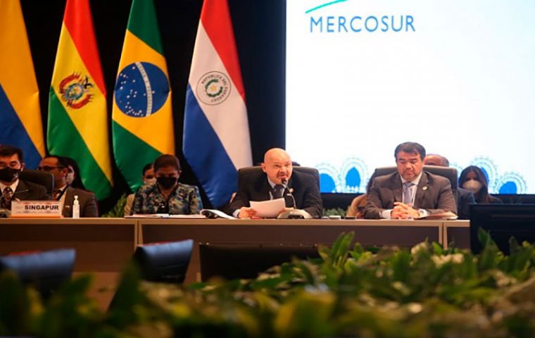 El cierre de las negociaciones fue anunciado por el paraguayo Raúl Cano Ricciardi y el singapurense Gan Kim Yong