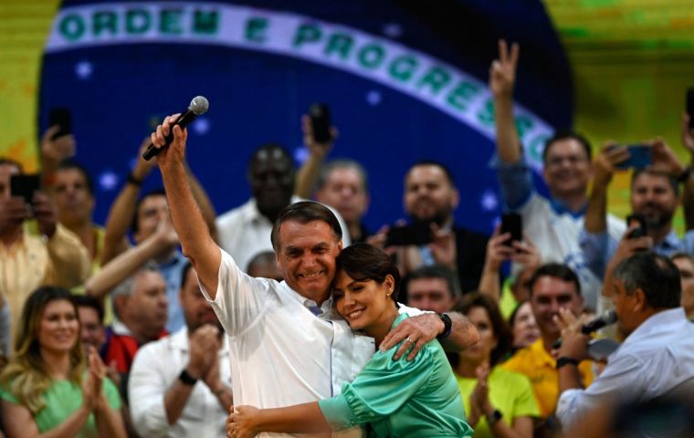 ”No queremos que Brasil sea dominado por una potencia (extranjera), y tenemos otras potencias con los ojos puestos en Brasil”, dijo Bolsonaro a sus seguidores