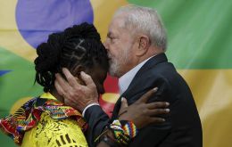 Lula “expresó su amor por Colombia y su deseo de apoyarnos para lograr la paz y el bienestar del pueblo colombiano”, escribió Márquez en Twitter.