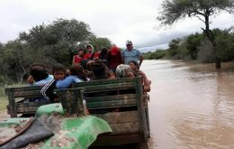 Se han enviado víveres a los habitantes de la zona para evitar el uso de los recursos fluviales