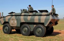 En 2019 una delegación del Ejército uruguayo visitó el 22º Grupo de Artillería de Campaña Autopropulsada del Ejército brasileño en Uruguayana para conocer el equipamiento