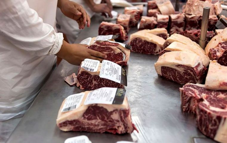 Los frigoríficos quieren que se flexibilicen las restricciones a la exportación para aprovechar el aumento mundial del precio de la carne