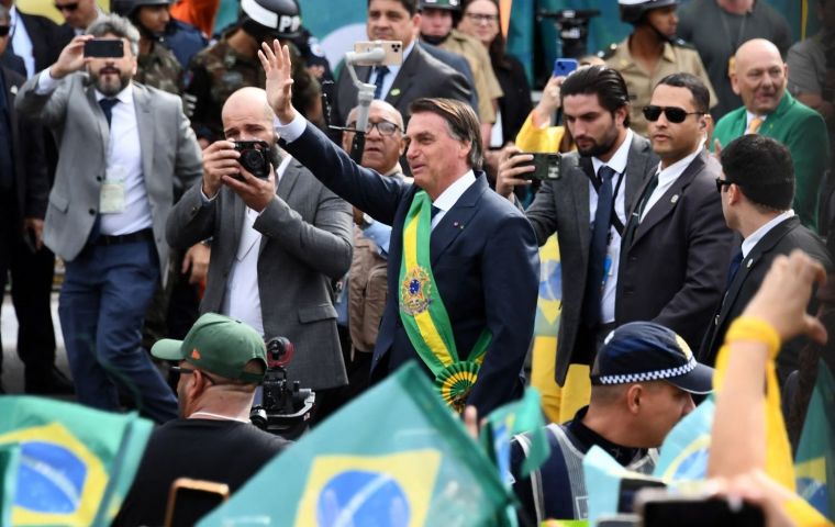 Bolsonaro fue acusado de utilizar una herramienta “inaccesible para cualquiera de los otros competidores”   
