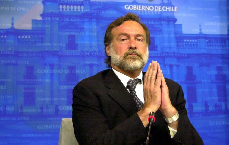 Bielsa, ex canciller argentino, también ha sido criticado por defender personalmente al líder mapuche de origen argentino Facundo Jones-Huala