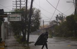 Ian dejó a Cuba a oscuras pero no es una amenaza directa para Honduras donde las lluvias han dejado más de 12 muertos