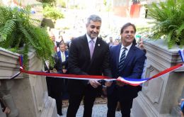 La restauración de la antigua embajada renueva el vínculo entre uruguayos y paraguayos, dijo Abdo durante la ceremonia. Foto: Dante Fernández / FocoUy