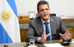 “Este desembolso ayuda a fortalecer las reservas argentinas”, dijo Massa  