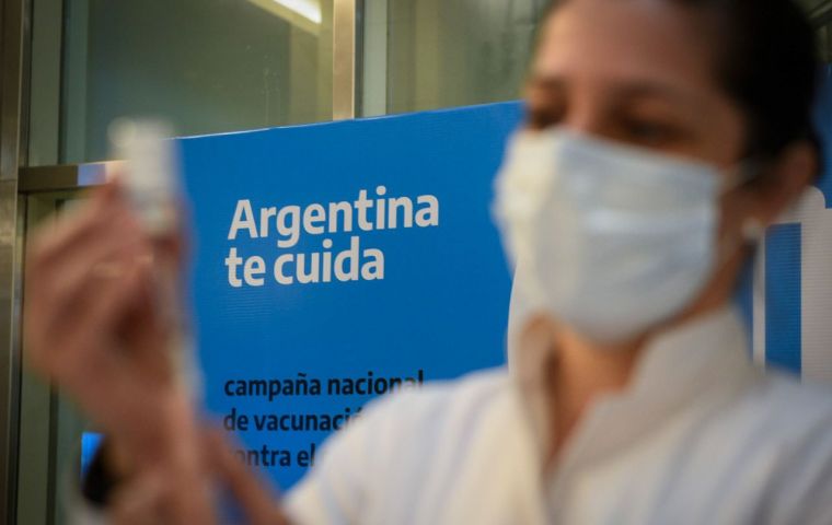 “Hoy se vacunan 15 mil personas por día, cuando durante la pandemia hubo 290 mil inmunizaciones diarias” en Argentina, subrayó Debbag  