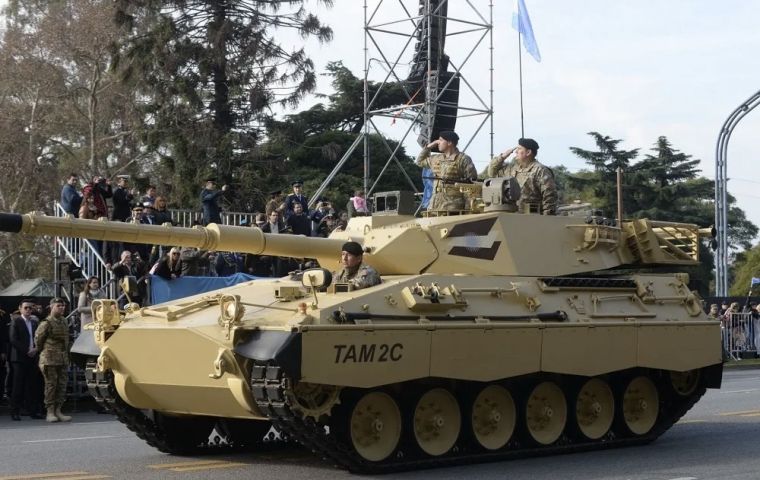 El tanque TAM es la principal unidad blindada y mecanizada del Ejército Argentino y su diseño y producción se remontan a finales de los años 70 y principios de los 80