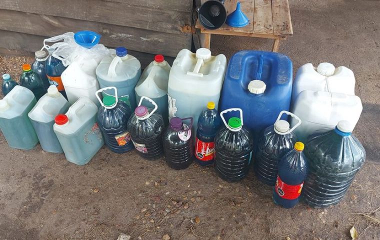 Este miércoles, Aduanas de Uruguay desbarató una organización que entraba combustible de Argentina e incautó 950 litros.