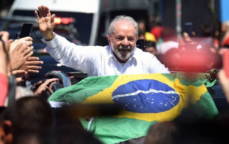 Lula recibió muchas felicitaciones pero no la tendrá fácil