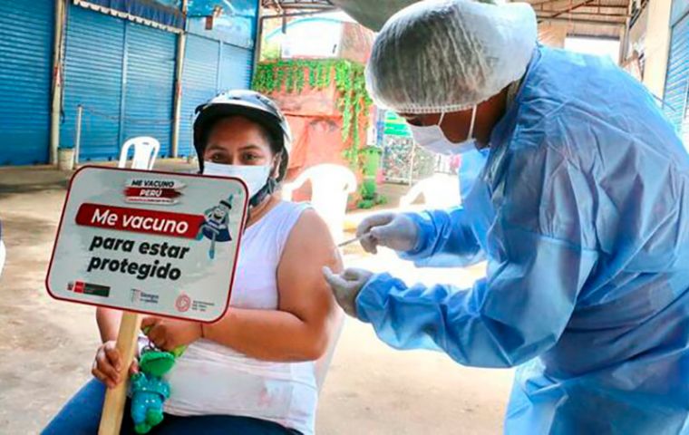 La campaña de vacunación se ha reforzado como parte de las medidas para que el Perú supere la quinta ola