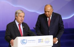 “No se trata sólo de mantener el objetivo de 1,5°C: se trata de mantener a la gente viva”, subrayó Guterres 