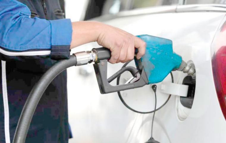 La gasolina subió muy por debajo de la inflación general