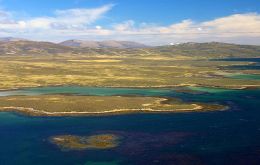 Un efecto más que visible del cambio climático: la Laguna Isla en Falklands Este se seca regularmente, algo que antes no sucedía.