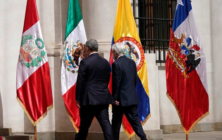 México está dispuesto a ofrecer asilo a Castillo en caso de que lo solicite, dijo Ebrard