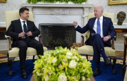 Biden elogió a Zelenski por hablar de paz, a diferencia del ruso Putin