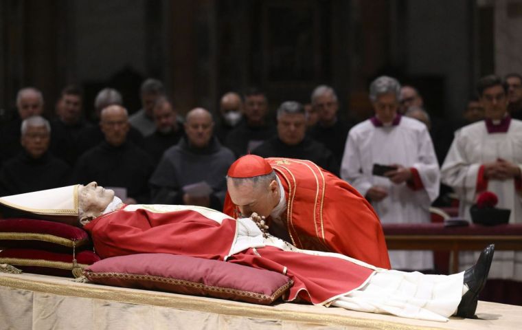 El funeral del jueves será el primero en la historia moderna en el que un Papa en funciones presida la ceremonia que marca el final de la vida de otro Papa.