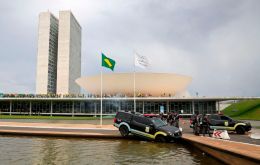 Los principales sospechosos son los de los negocios de deforestación y garimpo, pero Lula también culpó a Bolsonaro