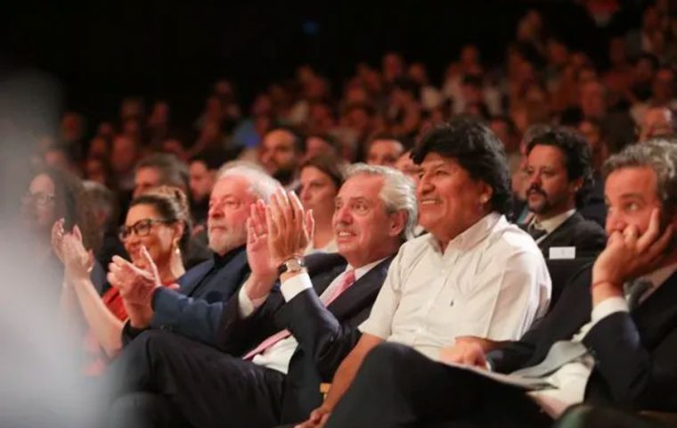 Lula y Fernández compartieron un encuentro con líderes de derechos humanos en la Casa Rosada y, más tarde, Evo Morales se unió a ellos en un concierto.  