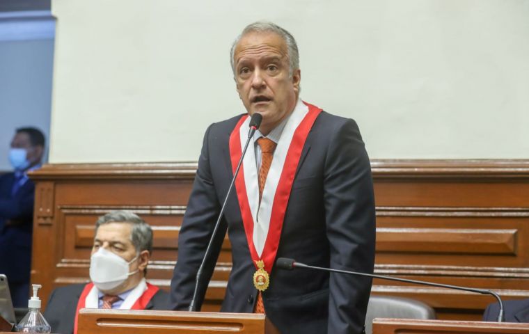 Guerra García insistió en que los peruanos “extrañan” al ex presidente Alberto Fujimori (1990-2000)