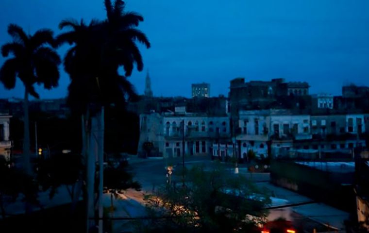 Además de los problemas eléctricos, una fuga de gas provocó una explosión en el hotel Caribbean de La Habana menos de un año después de la masacre del Saratoga