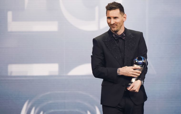 Tras recibir su premio, Messi mandó a sus hijos a la cama