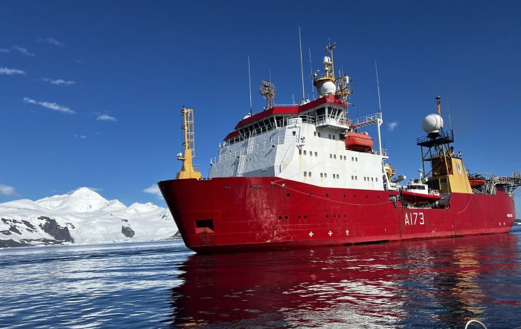 El Protector regresará a aguas polares a finales de este año tras su mantenimiento y entrenamiento