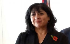 La legisladora MLA Leona Roberts dijo que las ”Islas Falkland son miembro orgulloso de la Familia Británica y defenderemos nuestro estatus como país que goza de auto gobierno en asuntos internos,