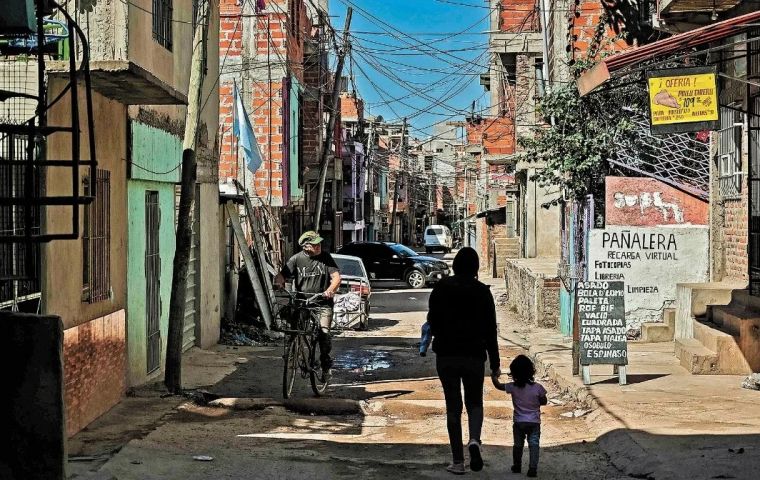 Según el Indec, el 54,2% de las personas de 0 a 14 años vive en la pobreza
