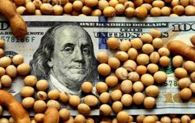 ”El agro dólar es un programa de aumento de exportaciones que apunta a facilitar de alguna manera en el año de sequía la capacidad” de los exportadores, explicó Massa
