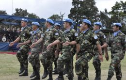 “Todo el personal uruguayo se encuentra en buen estado de salud y a la espera de que la situación se normalice”, dijo el Ejército uruguayo.