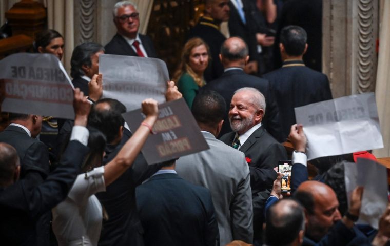 Lula dijo estar acostumbrado a los abucheos desde que decidió entrar en política