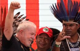 “Vamos a legalizar las tierras indígenas. Es un proceso que lleva algún tiempo porque tiene que pasar por muchas manos”, dijo Lula.