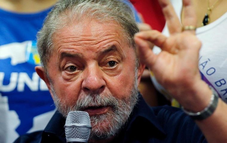 “El Gobierno Federal promoverá la salud, la ciencia y la investigación en nuestro país. Actuará para preservar vidas”, subrayó Lula desde Londres.