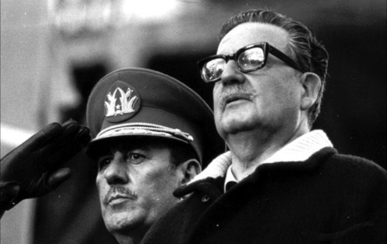 “Pinochet fue un cobarde... nunca un estadista”, argumentó Boric