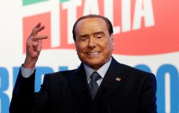 A medida que la noticia del fallecimiento de Berlusconi se extiende por Italia y el mundo, llegan homenajes y condolencias de personalidades políticas, partidarios y adversarios por igual.