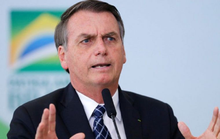“Por ahora tengo fondos”, dijo Bolsonaro sobre sus multas