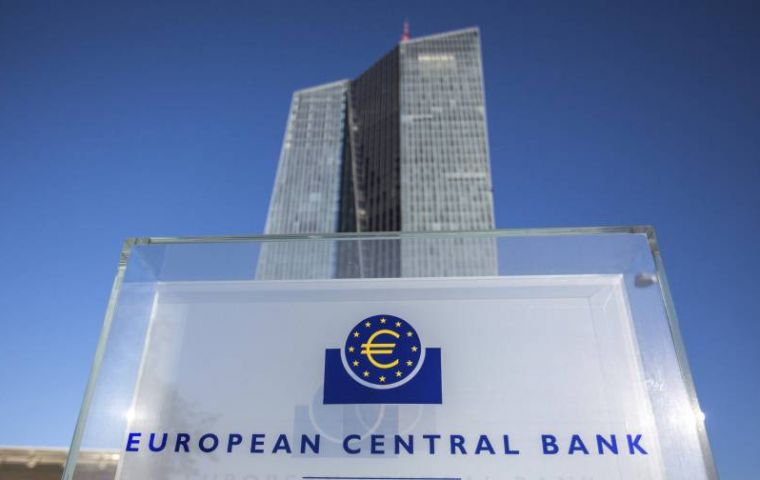 El BCE explicó en un comunicado que “la inflación ha disminuido, pero se prevé que siga siendo demasiado alta durante demasiado tiempo”