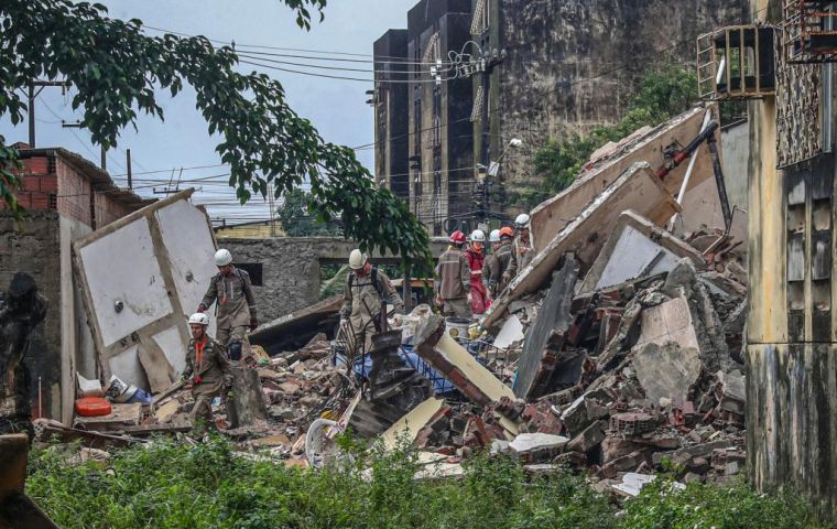 Los derrumbes de edificios son habituales en los barrios pobres de Brasil, donde proliferan las construcciones ilegales